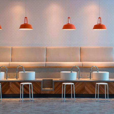 Hotel Courtyard By Marriott Calgary South Exterior foto