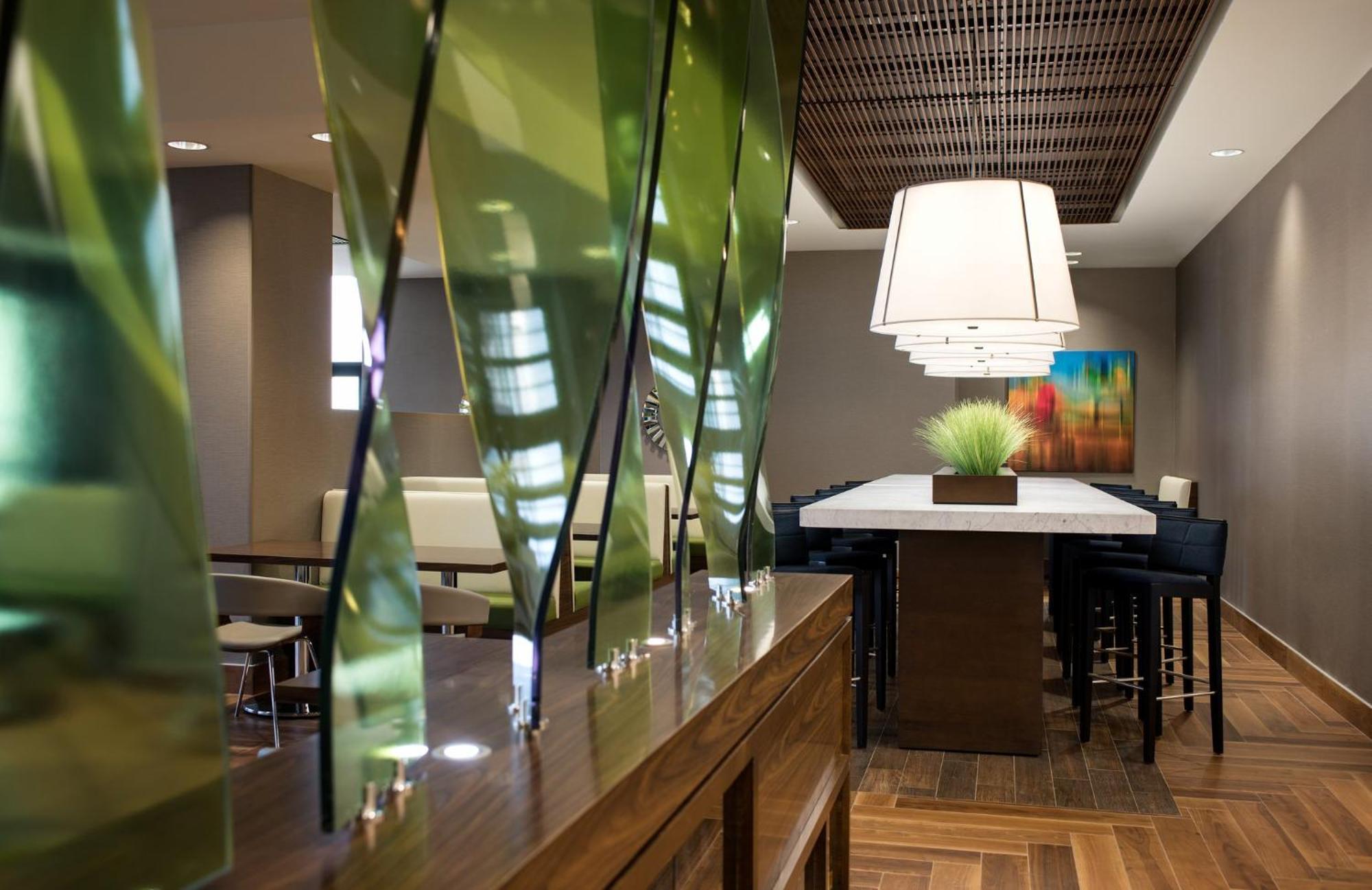 Hotel Courtyard By Marriott Calgary South Exterior foto