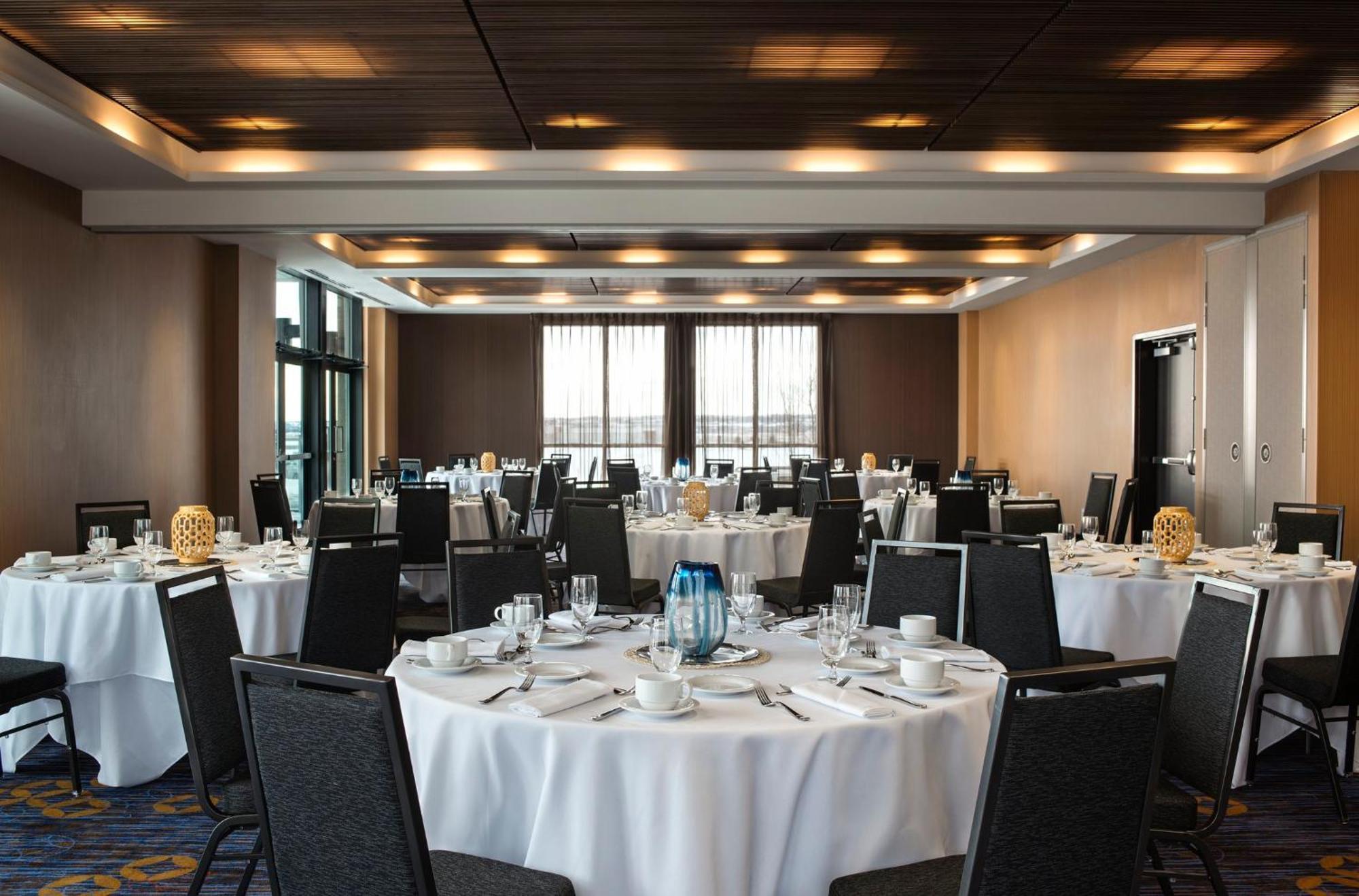 Hotel Courtyard By Marriott Calgary South Exterior foto