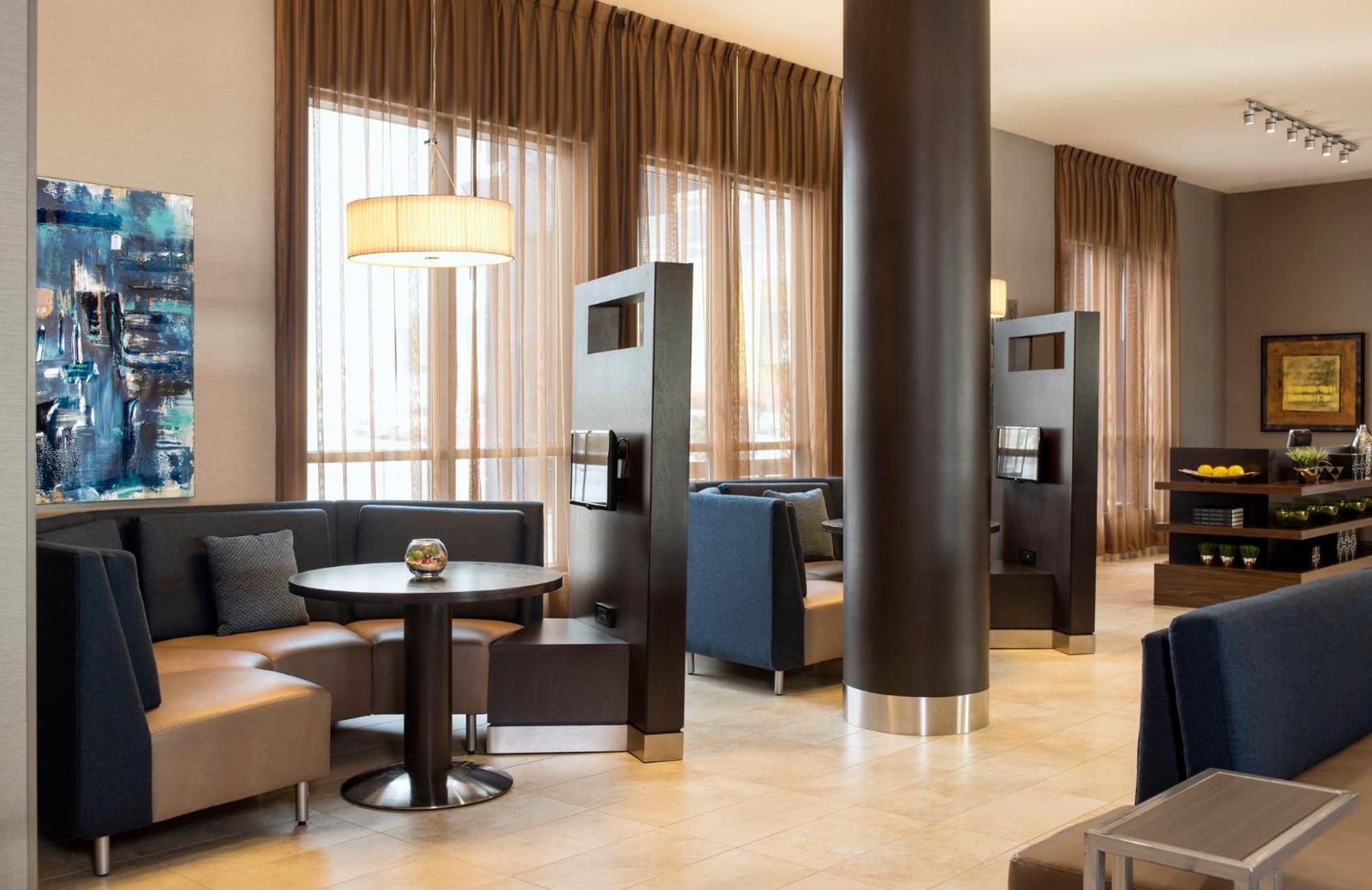 Hotel Courtyard By Marriott Calgary South Exterior foto