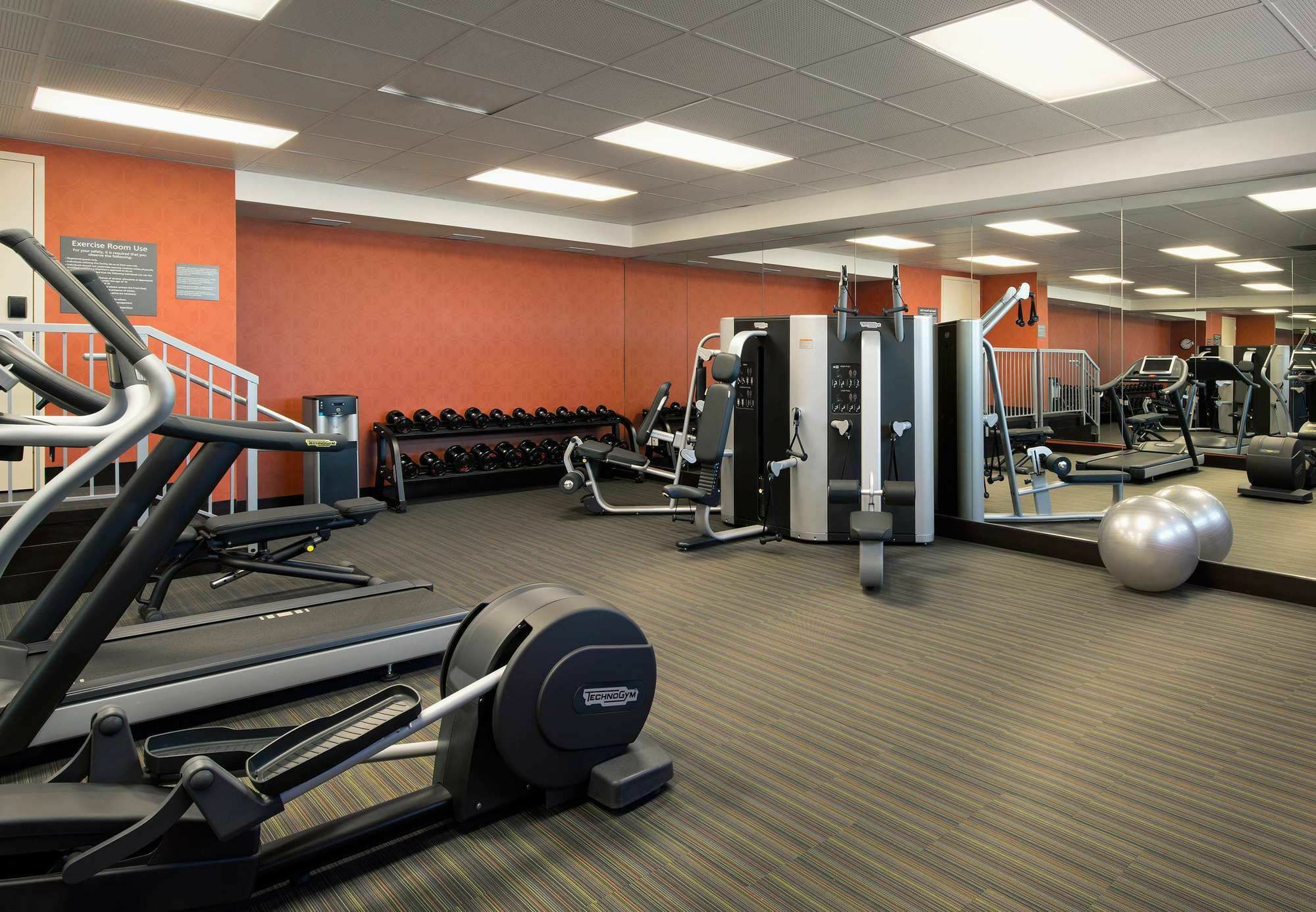 Hotel Courtyard By Marriott Calgary South Exterior foto